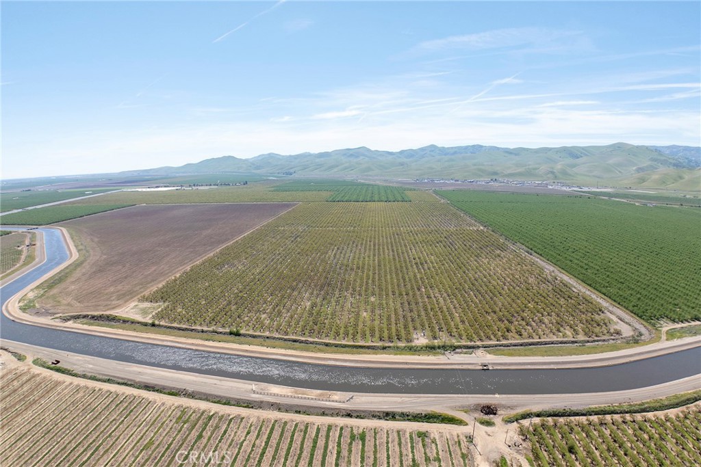 1 Hamilton Rd, Patterson, CA 95360