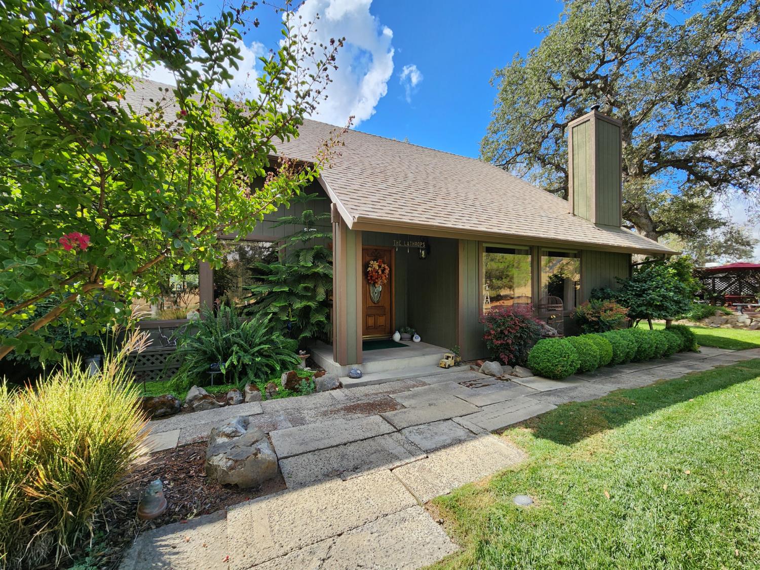 22266 Frontier Rd, Clovis, CA 93619