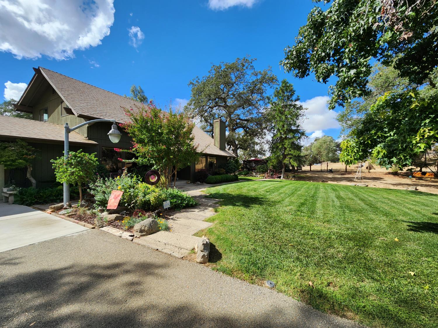 22266 Frontier Rd, Clovis, CA 93619