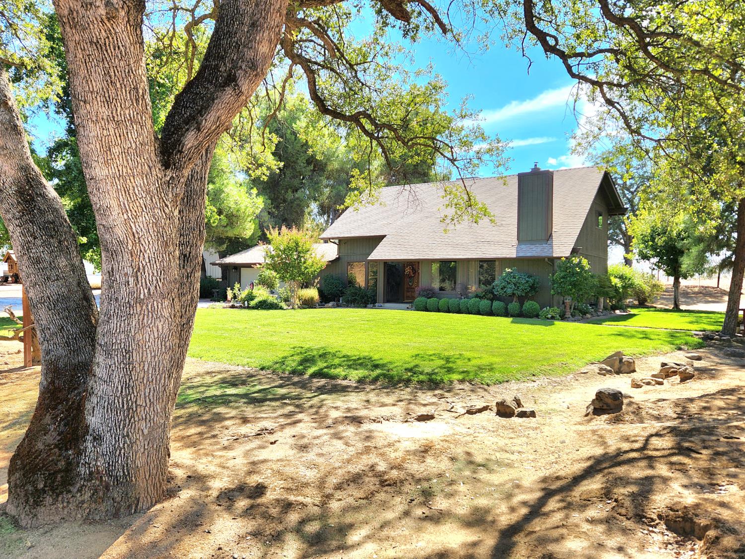 22266 Frontier Rd, Clovis, CA 93619