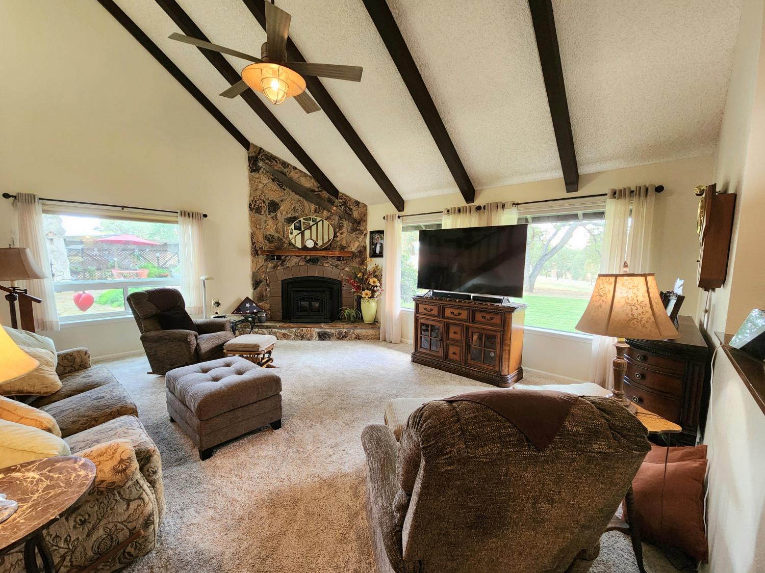 22266 Frontier Rd, Clovis, CA 93619