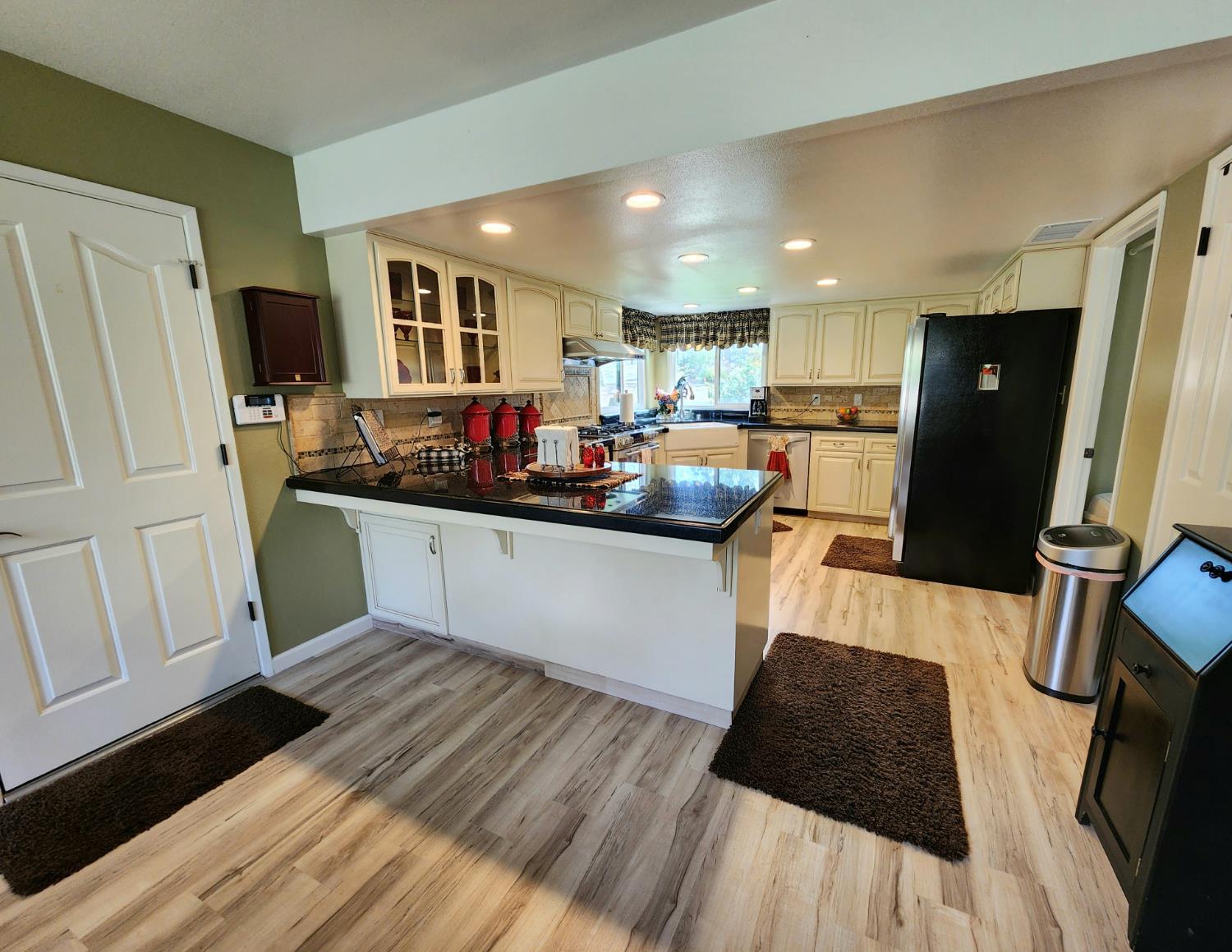 22266 Frontier Rd, Clovis, CA 93619