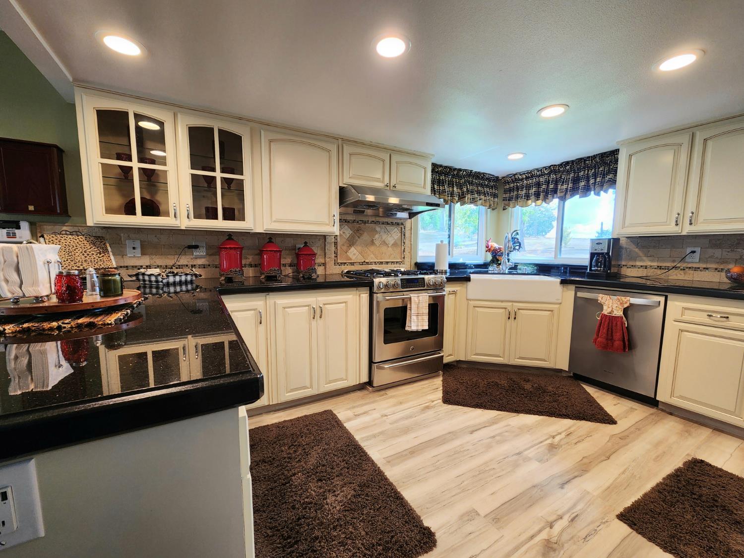 22266 Frontier Rd, Clovis, CA 93619