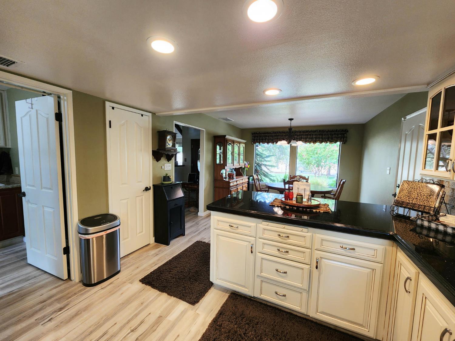 22266 Frontier Rd, Clovis, CA 93619