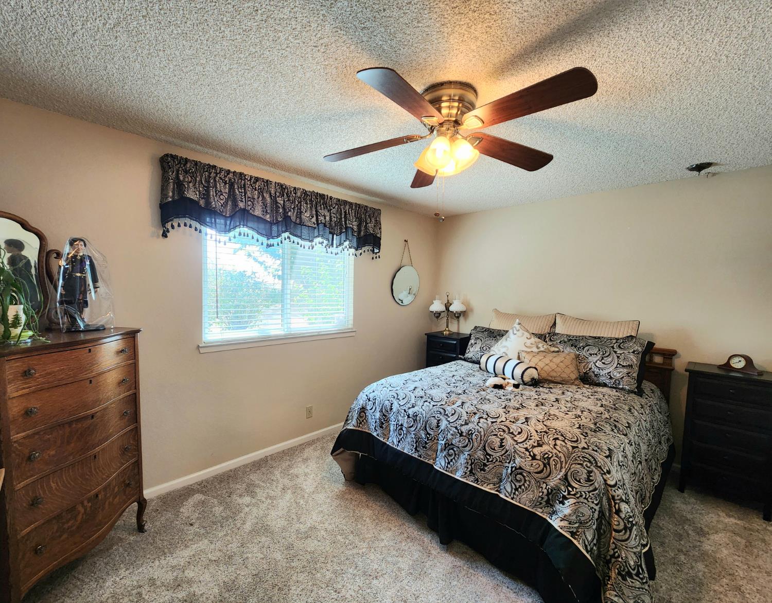 22266 Frontier Rd, Clovis, CA 93619