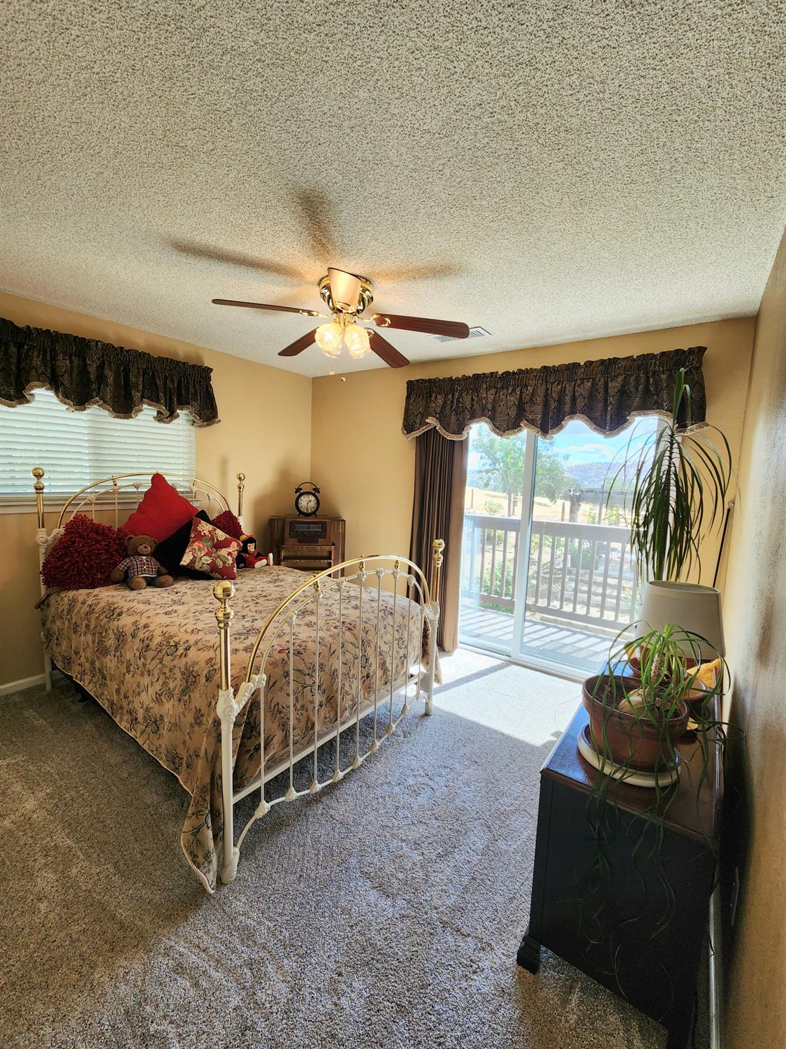 22266 Frontier Rd, Clovis, CA 93619