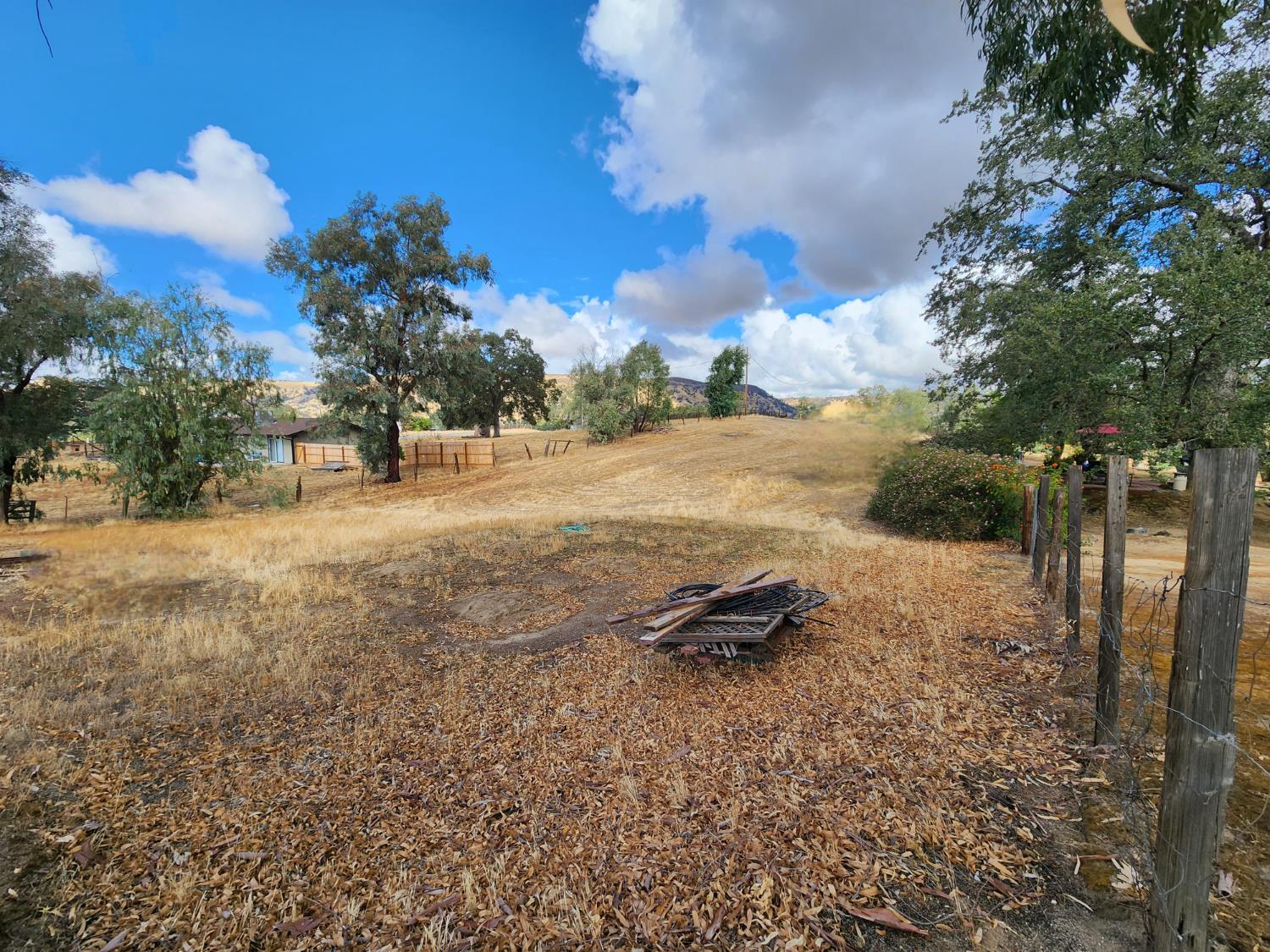 22266 Frontier Rd, Clovis, CA 93619