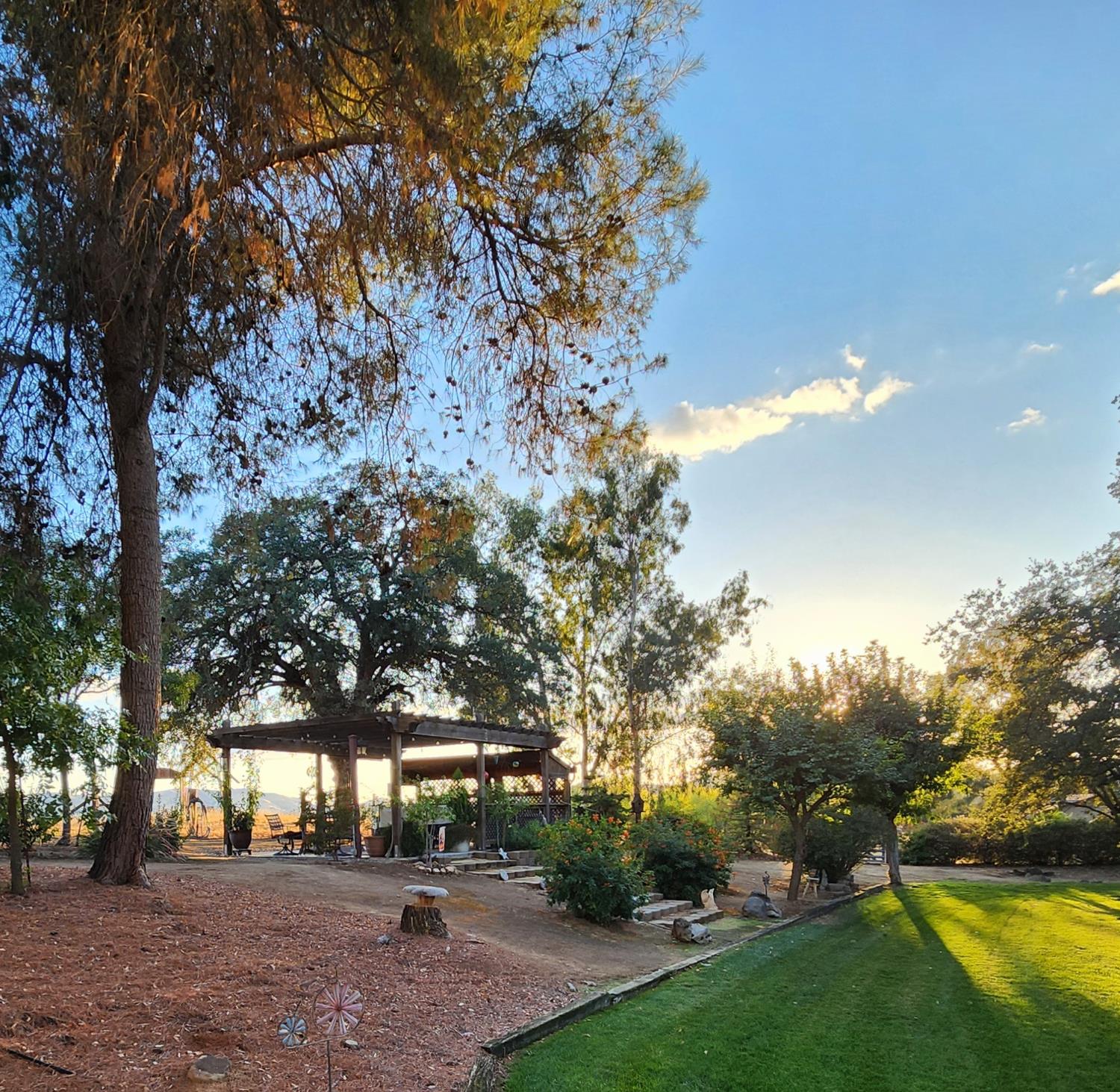22266 Frontier Rd, Clovis, CA 93619