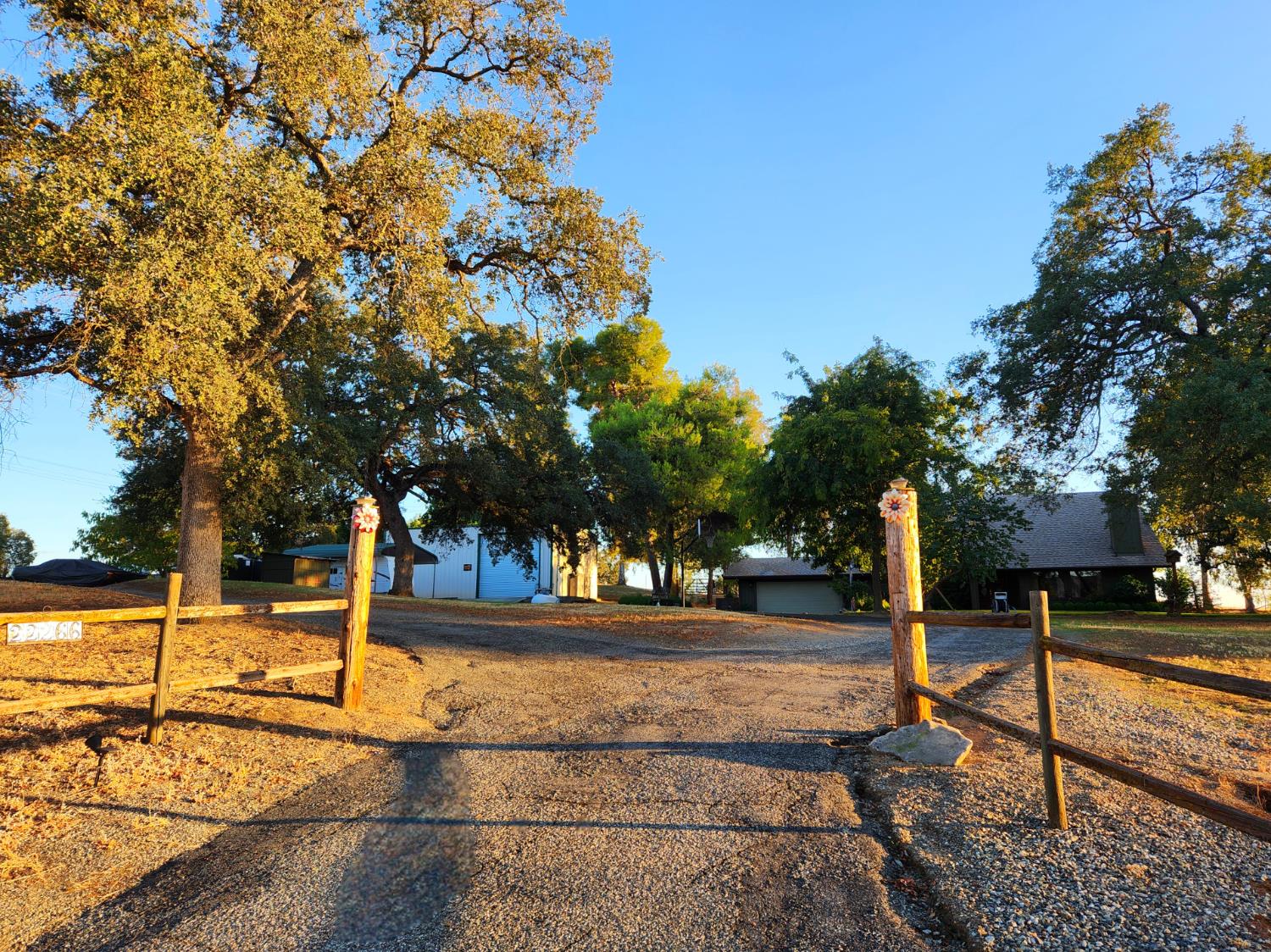 22266 Frontier Rd, Clovis, CA 93619