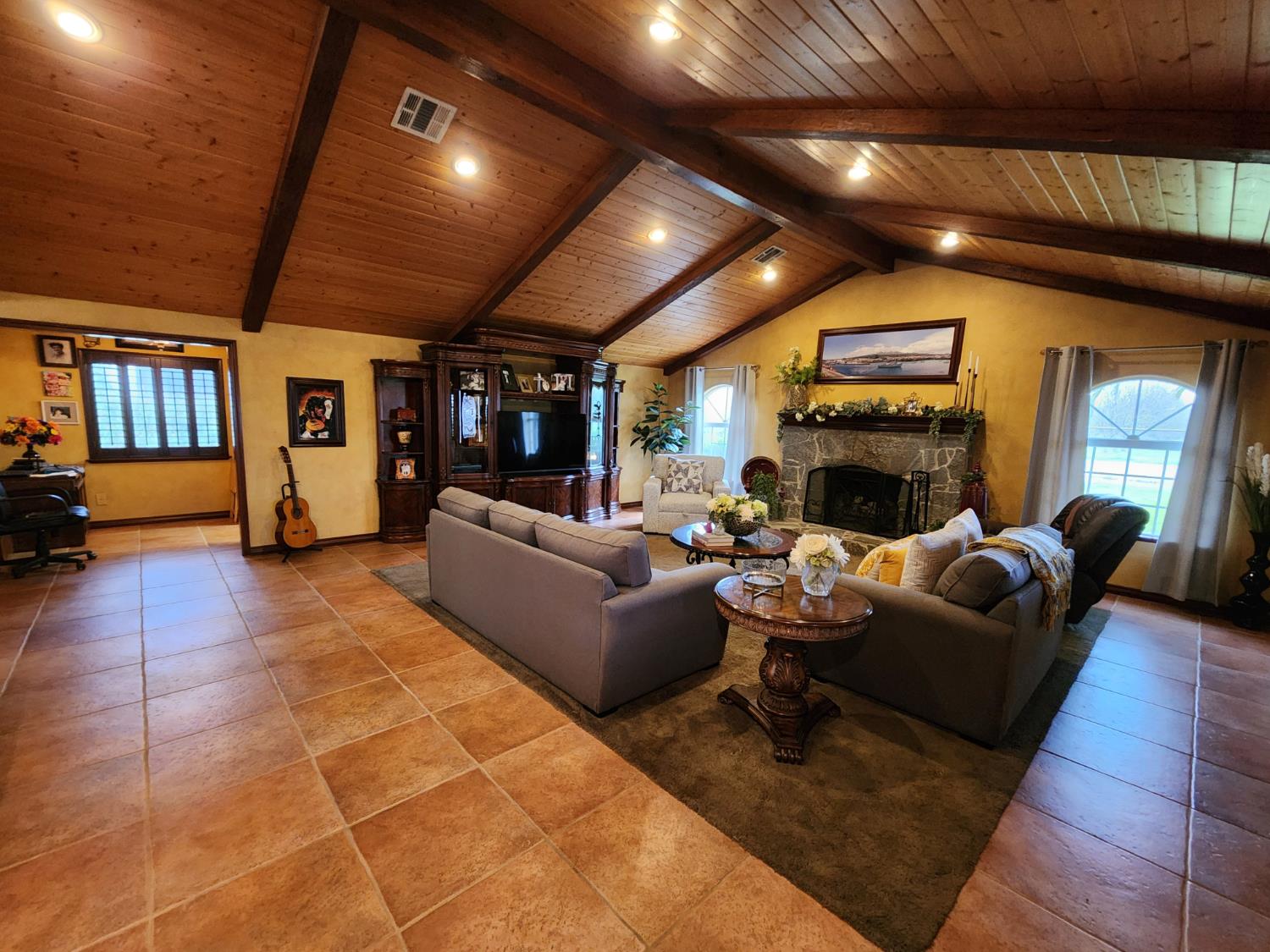 3723 W Central Ave W, Fresno, CA 93706