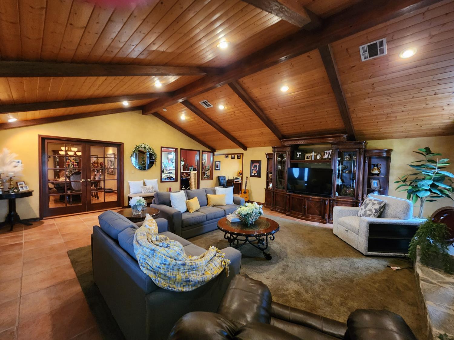 3723 W Central Ave W, Fresno, CA 93706