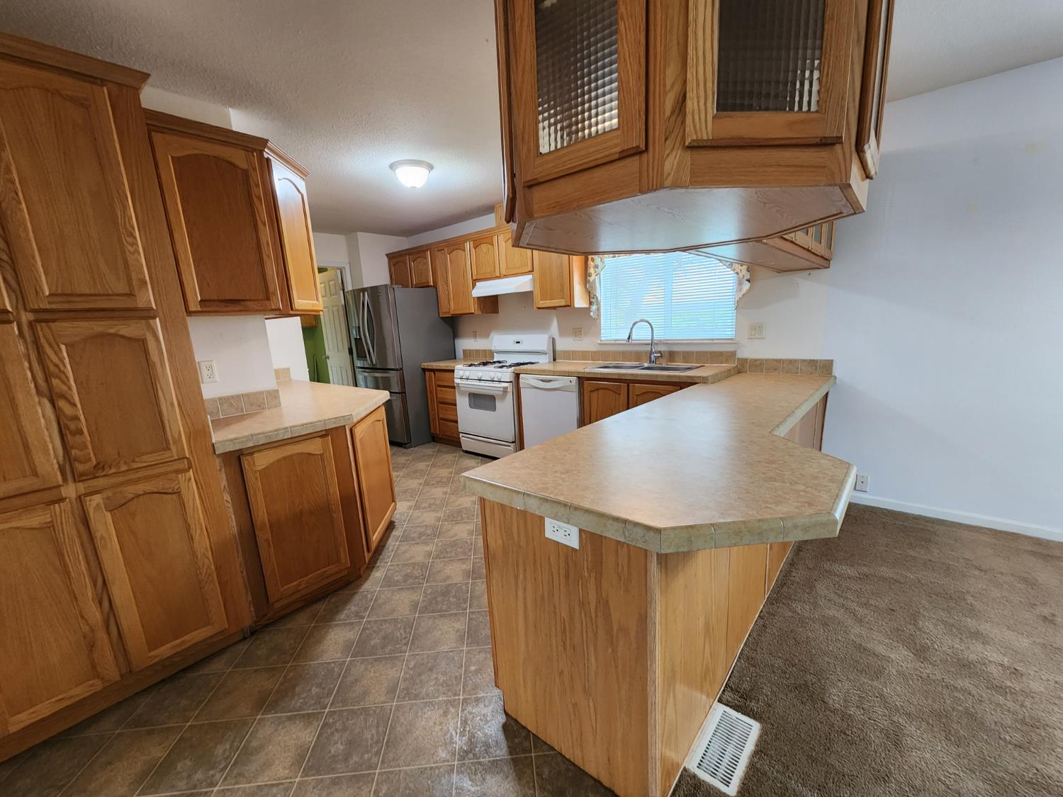 3723 W Central Ave W, Fresno, CA 93706