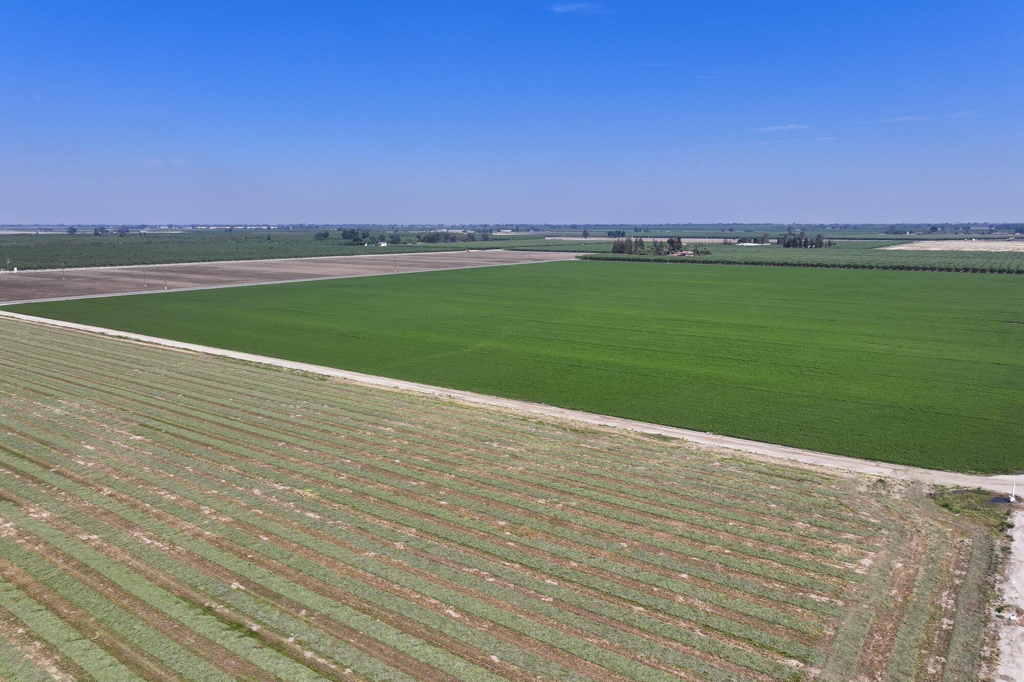 14818 Flint Ave, Hanford, CA 93230